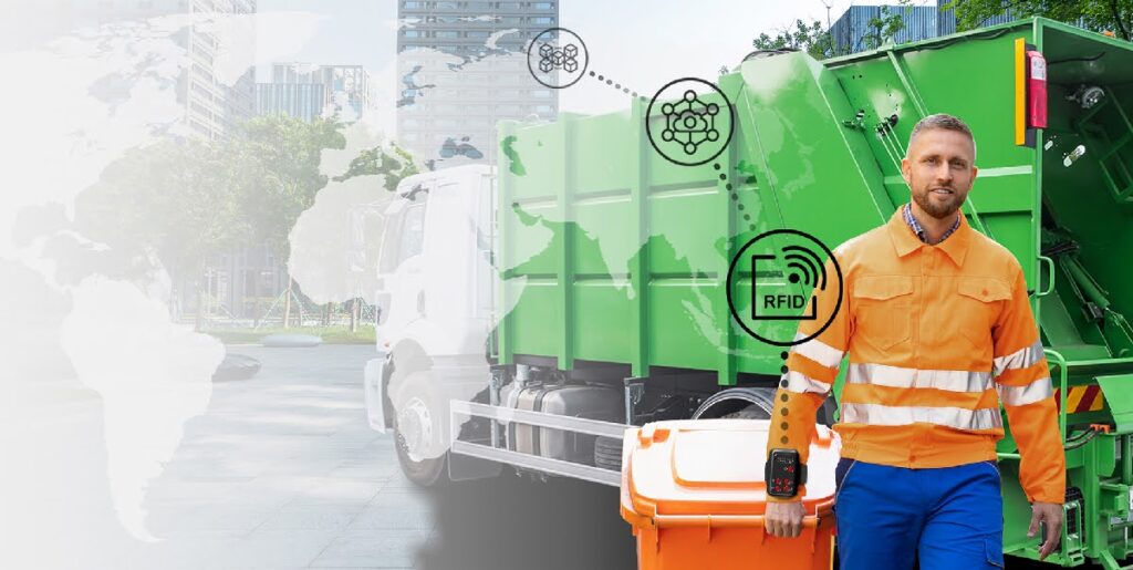 Waste worker with wearable rfid reader Discovery Mobile_i4W